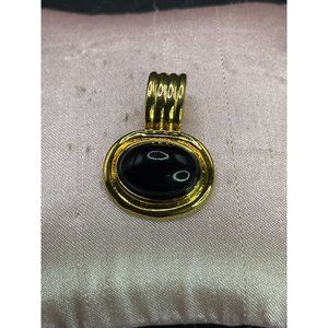 Elegant Gold and Black Pendant Necklace